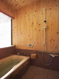 浴室 ： ヒノキ　石